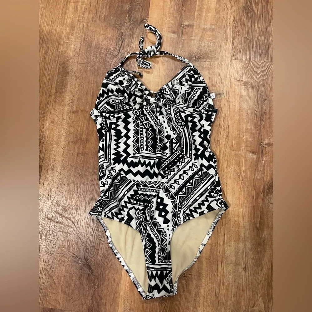 dELiA’s black and white one piece bathing suit​​​​​​​